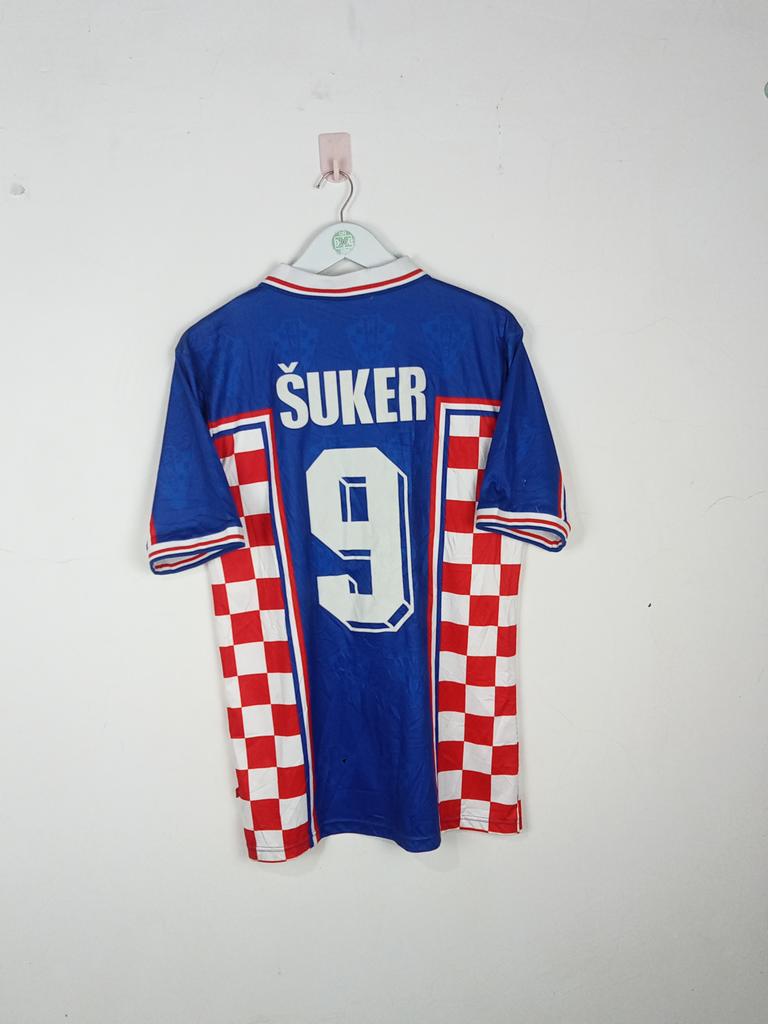 onsidekits's tweet image. 📢GIVEAWAY📢
We're giving away Croatia 1998 Away Size L 

To Enter 
1. Follow US on Twitter &amp;amp; Instagram
2. Retweet this tweet

Good luck

Winner Will be chosen 20 january 2023