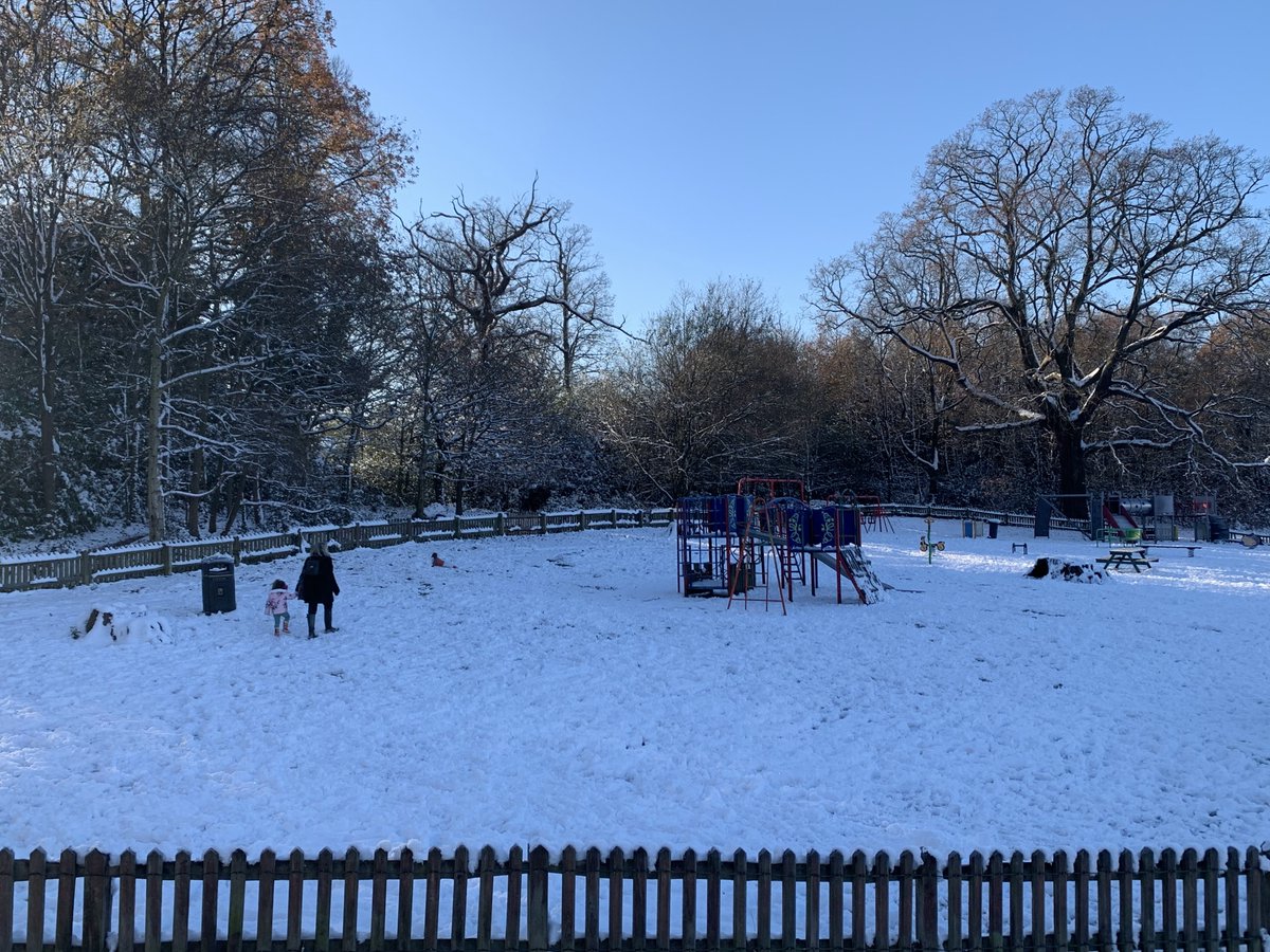 BeeAerial's tweet photo. A few snaps from a recent shoot in a #snowy #London. Our most compact setup for shooting #VR 360 with the @insta360. Despite the cold @DJIGlobal #MavicPro has been performing great. https://t.co/wtRKkqvMIS