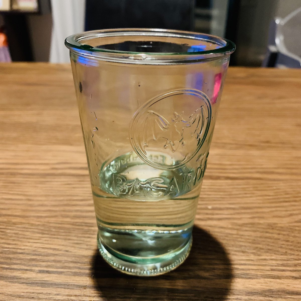 バカルディのグラスで水を飲むといつもの1.3倍くらい美味しく感じます😇🙏 https://t.co/YRUZMDNqt4