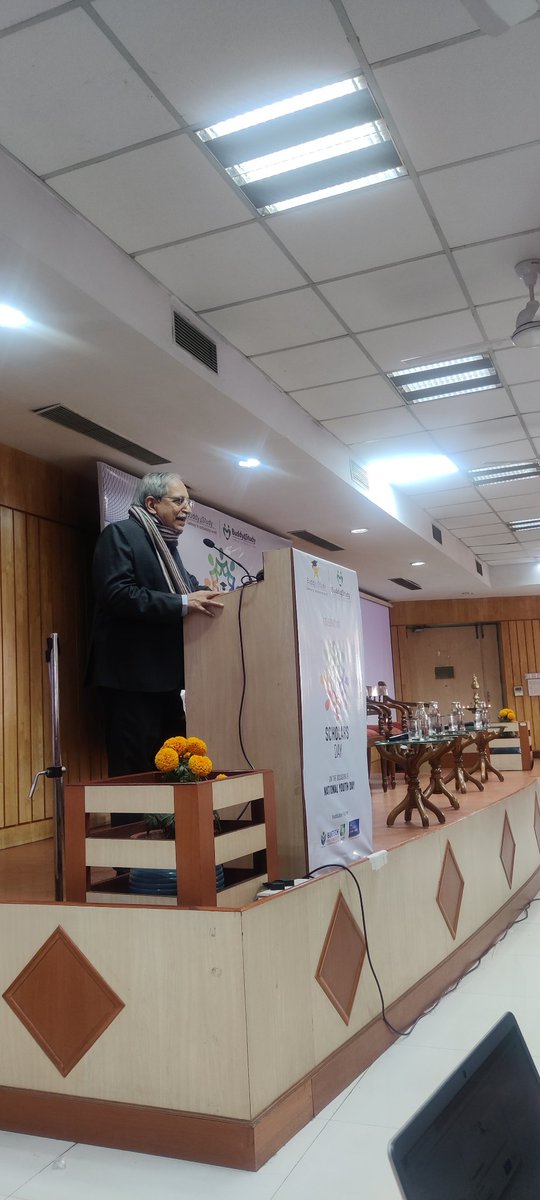 RehmanSalma's tweet image. Dr Harivansh Chaturvedi, Director, @BIMTECHNoida, addressing scholars at  @Buddy4Study&apos;s Scholar&apos;s Day celebration. #ScholarsDayB4S #Buddy4Study