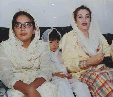 GhulamM50628519's tweet photo. Old Memory of #SMBBS
@BBhuttoZardari
@BakhtawarBZ
@AseefaBZ https://t.co/E98A6qVICT