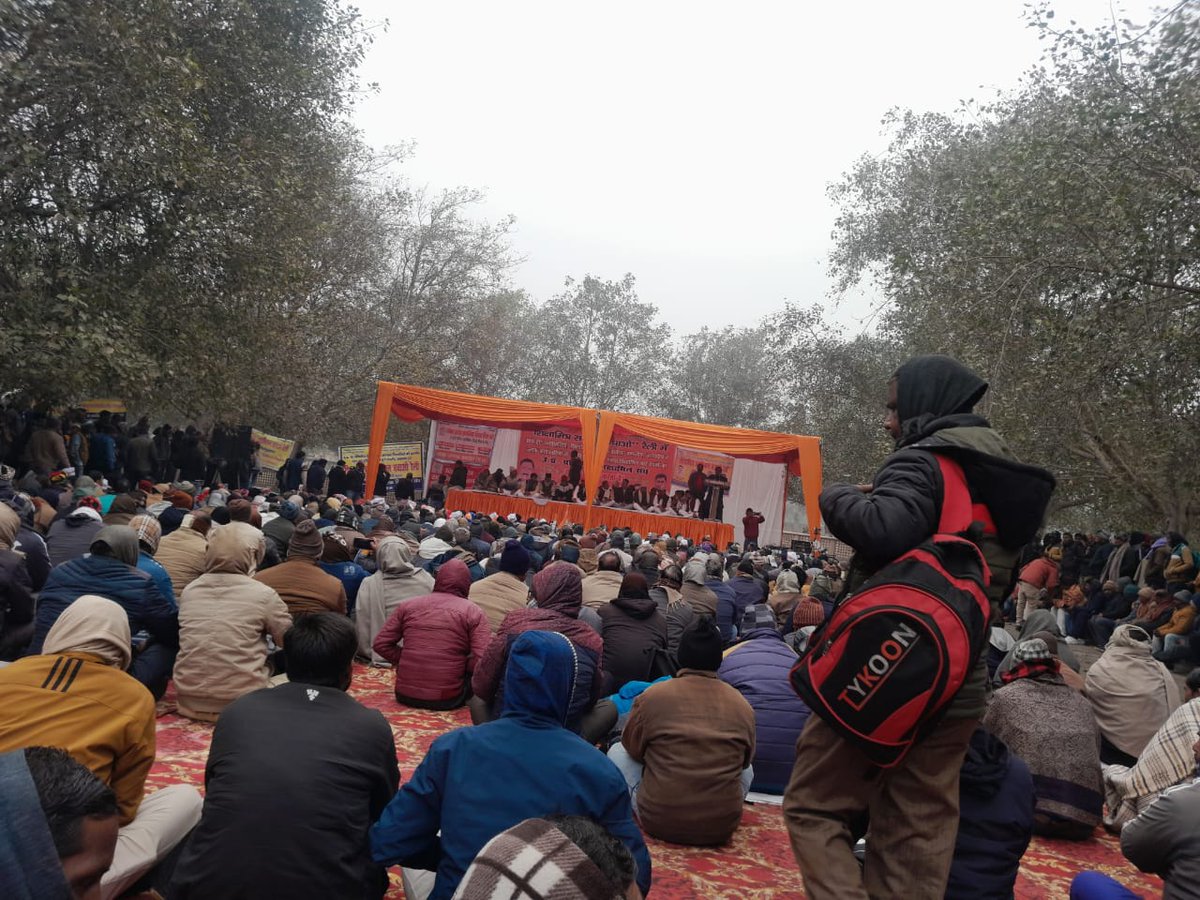 माननीय मुख्यमंत्री
उत्तर प्रदेश सरकार
महोदय शिक्षामित्रों के पास शिक्षक पद की सभी योग्यता पूर्ण होने के बाद भी तिल तिल मरने को विवस हैं
आज इस भीषण ठंड में इको गार्डन लखनऊ में आपसे प्रार्थना कर रहे हैं 
कृपया अन्य राज्यों की तरह स्थाई समाधान करने की कृपा करें।
<a href="/myogiadityanath/">Yogi Adityanath</a>