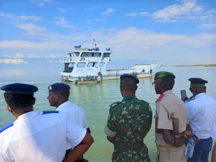 DLIAG_Officiel's tweet photo. 0⃣5⃣ au 1⃣5⃣/1⃣2⃣ entrainement visite opérationnelle lacustre #VISITOPS co-organisé entre #EFG 🇫🇷 et marine burundaise 🇧🇮
✅ 2⃣4⃣ participants 🇧🇮
✅ protection des frontières et eaux lacustres contre les trafics
✅ assistance sur le lac #Tanganyika
@EtatMajorFR @franceauburundi https://t.co/7KUc1x4cRO