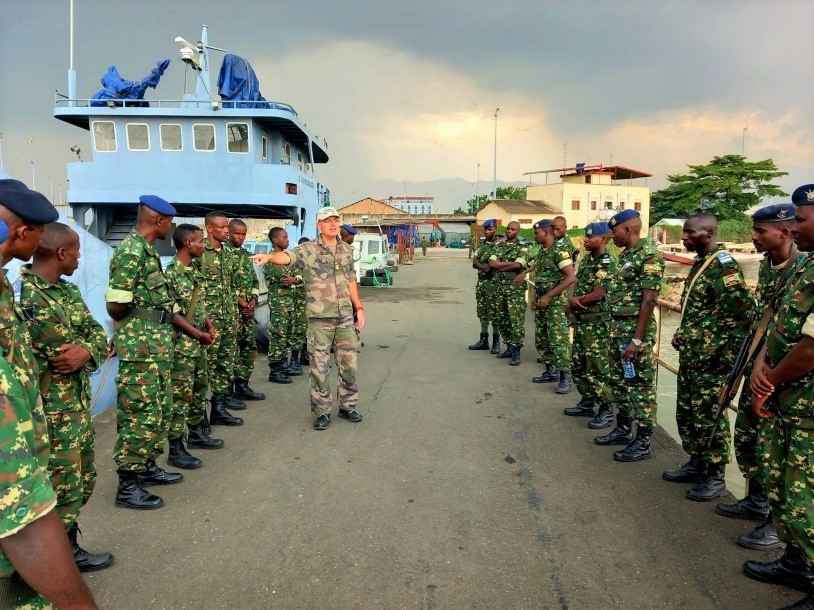 DLIAG_Officiel's tweet photo. 0⃣5⃣ au 1⃣5⃣/1⃣2⃣ entrainement visite opérationnelle lacustre #VISITOPS co-organisé entre #EFG 🇫🇷 et marine burundaise 🇧🇮
✅ 2⃣4⃣ participants 🇧🇮
✅ protection des frontières et eaux lacustres contre les trafics
✅ assistance sur le lac #Tanganyika
@EtatMajorFR @franceauburundi https://t.co/7KUc1x4cRO