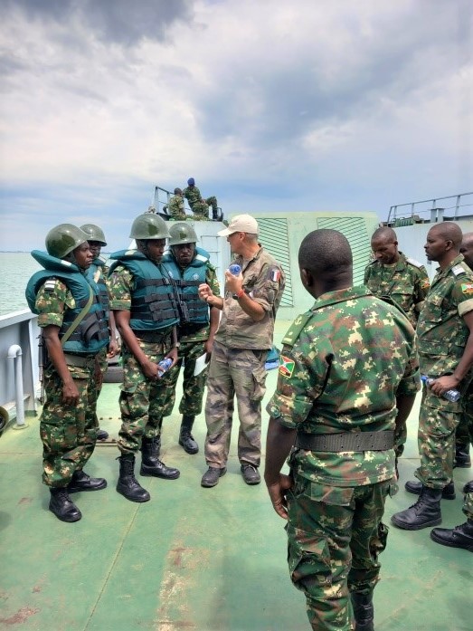 DLIAG_Officiel's tweet photo. 0⃣5⃣ au 1⃣5⃣/1⃣2⃣ entrainement visite opérationnelle lacustre #VISITOPS co-organisé entre #EFG 🇫🇷 et marine burundaise 🇧🇮
✅ 2⃣4⃣ participants 🇧🇮
✅ protection des frontières et eaux lacustres contre les trafics
✅ assistance sur le lac #Tanganyika
@EtatMajorFR @franceauburundi https://t.co/7KUc1x4cRO