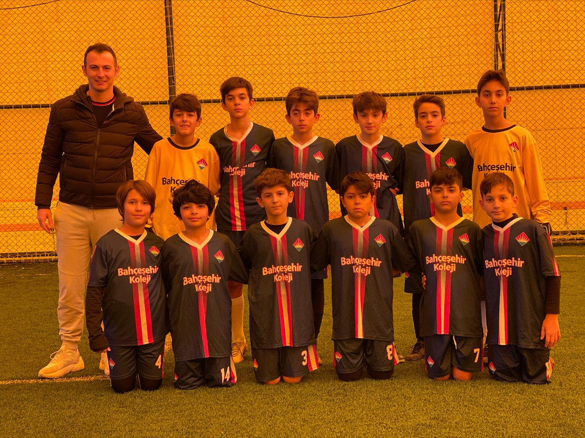 bahcesehirist's tweet photo. Gençlik Oyunları yarışmaları kapsamında mücadele eden Küçük Erkek Futbol takımımız gruplarda oynadığı tüm maçları kazanarak finallere çıkmaya hak kazandı. Öğrencilerimize finallerde başarılar diliyoruz ⚽️ https://t.co/ob5saFDzQH