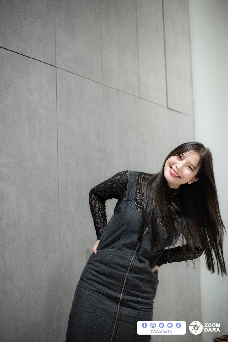 zoomdara_online's tweet photo. น้องอร-พัศชนันท์ หรือ AKA ‘อรอุ๋ง’ ของพวกเรา จะมุมไหนก็น่ารักโดนใจแฟน ๆ

#Ornoung #MoveORN
#zoomdara #ข่าวดารา #ข่าวบันเทิง https://t.co/yspYAZDyw2