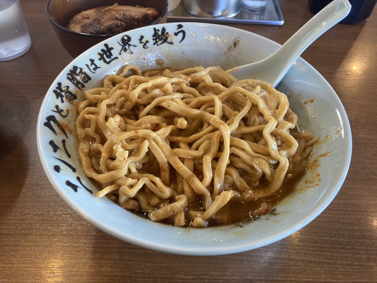 dungeonmeshi5's tweet image. 平田の哲二郎
みそまぜBLACK＋半ライス
今年初のラーメンは哲二郎！
トッピングはお勧めの揚げニンニク＋鬼の宴。
これ、めっちゃ美味いです。
濃い味なのに全く飽きない。
ネギトッピングも良さそうだなと考えながら完食。
ご馳走様でした。