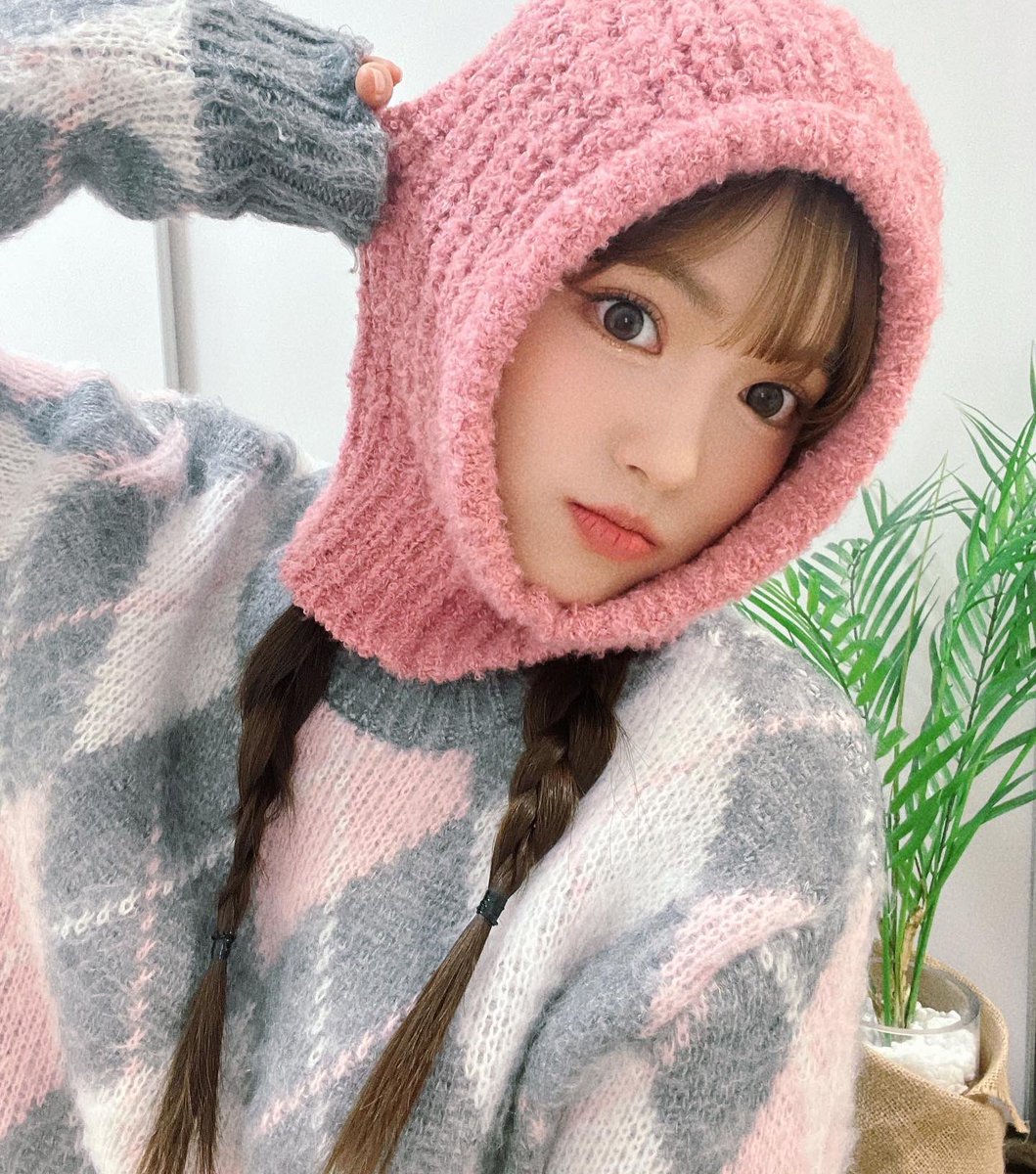 Geumheevely's tweet photo. かわいいバラクラバ コーデ👻💓
急に韓国の天気は暖かいですね✨
日本の天気はどうですか？

#韓国コーヂ #韓国ファッション #gumhee https://t.co/EfVna1ogJL