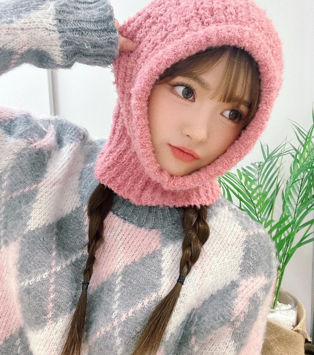Geumheevely's tweet photo. かわいいバラクラバ コーデ👻💓
急に韓国の天気は暖かいですね✨
日本の天気はどうですか？

#韓国コーヂ #韓国ファッション #gumhee https://t.co/EfVna1ogJL