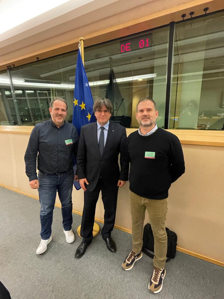 Els presidents de l'#AltpirineuiAran i de #TerresdeLleida s'han reunit amb el president @KRLS per abordar la decisió del govern espanyol de denegar 335 projectes d'inversions en energia neta a municipis catalans i portar el tema al Parlament Europeu