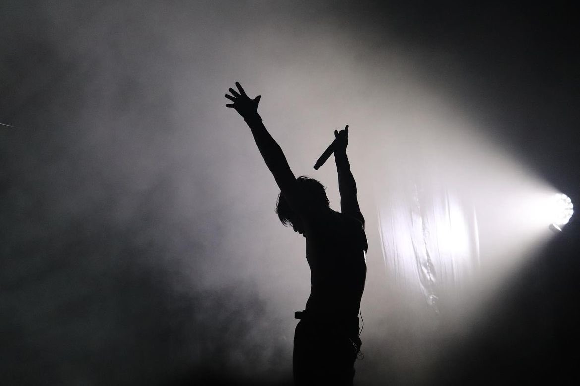 “I am a forest, and a night of dark trees: but he who is not afraid of my darkness, will find banks full of roses under my cypresses.” 
— Friedrich Nietzsche

📸  _xueqi_nb