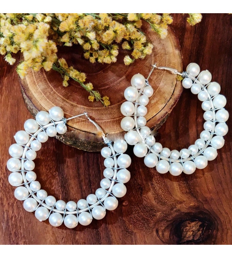 thedazzlingbele's tweet photo. Excited to share the latest addition to my #etsy shop: Pearl Hoop Earrings, Pearl Hoops, Pearl Hoop Earrings, Wedding Jewelry, Hoop Earrings, Silver Pearl Earrings https://t.co/KoFy3VlbjX #oxidisedjhumka #ghungrooearrngs #lightweightjhumkas #bollywoodjewelry #oxidise https://t.co/u5aTFrwfHN