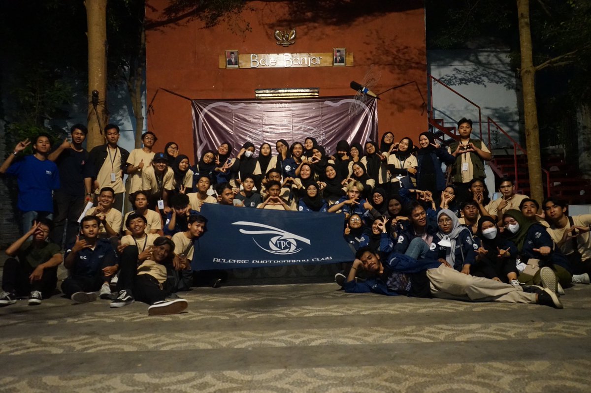 RPC_UMY's tweet photo. [DOKUMENTASI DAY-3]

Minggu, 8 Januari 2023 telah dilaksanakan open gallery hari terakhir pameran perdana RPC 19, Penghargaan Pameris terbaik dan juga live music yang berlangsung di Sangkring Art Space. 
Kegiatan ini sekaligus mengakhiri seluruh rangkaian Pameran Perdana RPC 19 https://t.co/2fE7mVUfA8