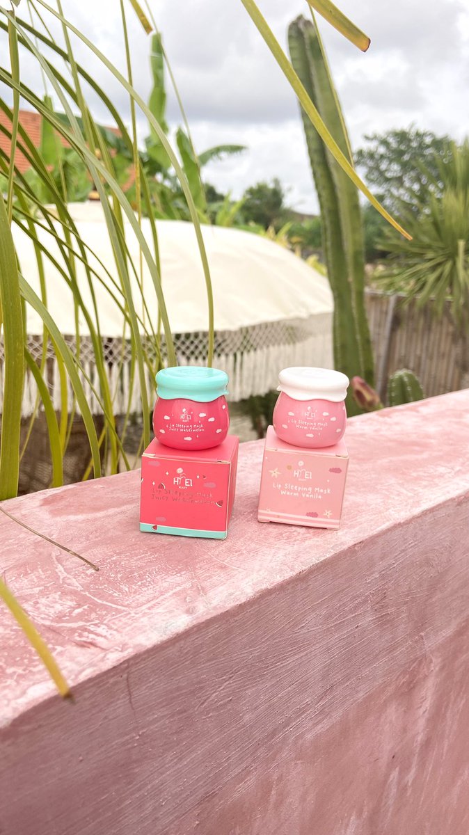 Ada yang mau cobain PR Package dari Hiel Beauty gak nih? Terutama Moisturizer dan Lip Sleeping Masknya🥰 
Syaratnya nnti kalian tinggal review ajaa di akun Twitter kalian🥰 Yang mau coba RT &amp; komen, nanti Minty pilih ya😋