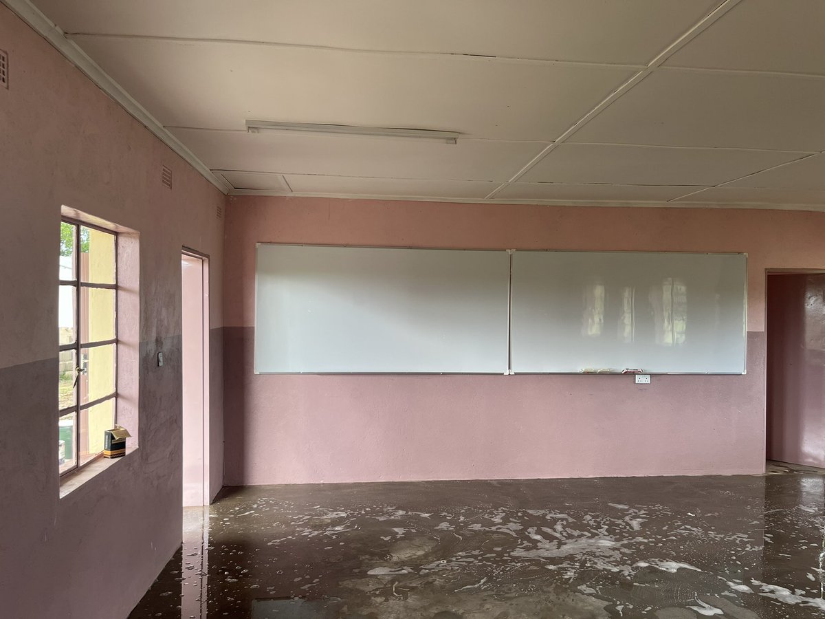 NkosiDibiti's tweet photo. This is the content I love!!!!
Classroom block completed at Masibinta Sec School in Binga, Matabeleland North Province. No more classes in the open. @CitizInitiative team well done and partners Twalumba👏🙏Education is an integral pillar for our societies! https://t.co/JW30T95v7e