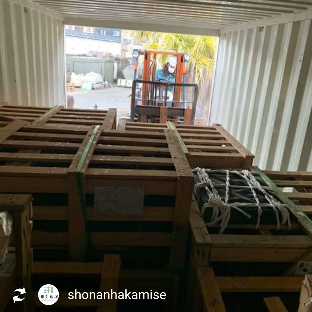N_SHlN8639's tweet photo. 今朝、今年初の20ftコンテナの搬入がありました🚛🌄

photo by 齋藤先生📸

https://t.co/6mER9KhRdl
#フォークリフト #20ftcontainer #20ftコンテナ #コンテナ #お墓 #墓石 #神奈川 #湘南 #平塚 #湘南墓店 #japanesegrave #彫刻 #墓石の彫刻  #shonanhakamise #shonan_ls #湘南造園 https://t.co/SYSDxwHHKM