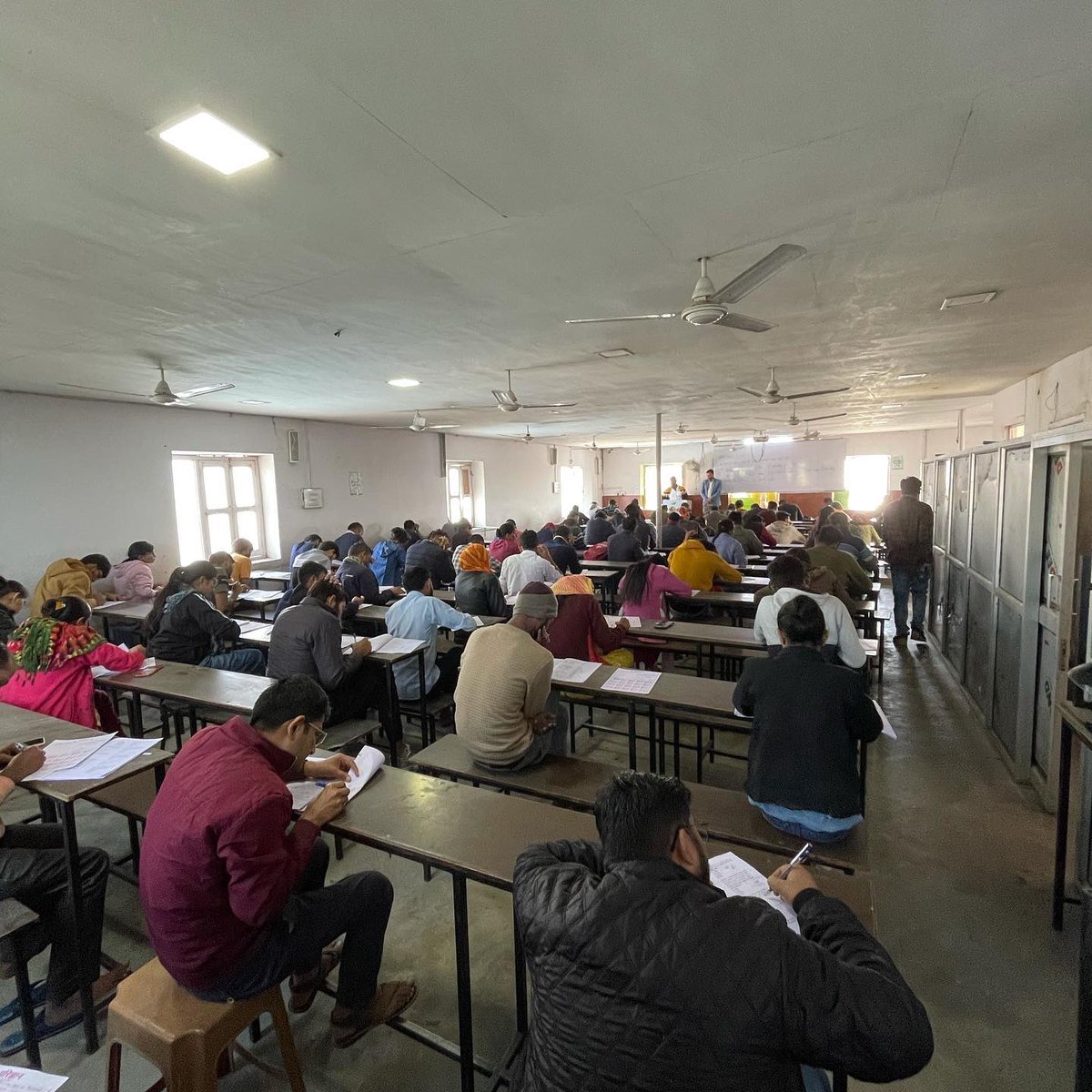 harishbana7's tweet image. स्वामी विवेकानंद जी की जन्म-जयंती पर कोटिशः वंदन 👏🏻
राष्ट्रीय युवा दिवस की शुभकामनाएँ 🎉 इस अवसर पर परिज्ञान क्लासेज द्वारा रीट की तैयारी करने वाले युवाओं हेतु टेस्ट सीरीज़ का आग़ाज किया गया, जिसमें सैकड़ों प्रतियोगी योद्धाओं ने भाग लिया।#SwamiVivekananda #harish_bana #parigyaan