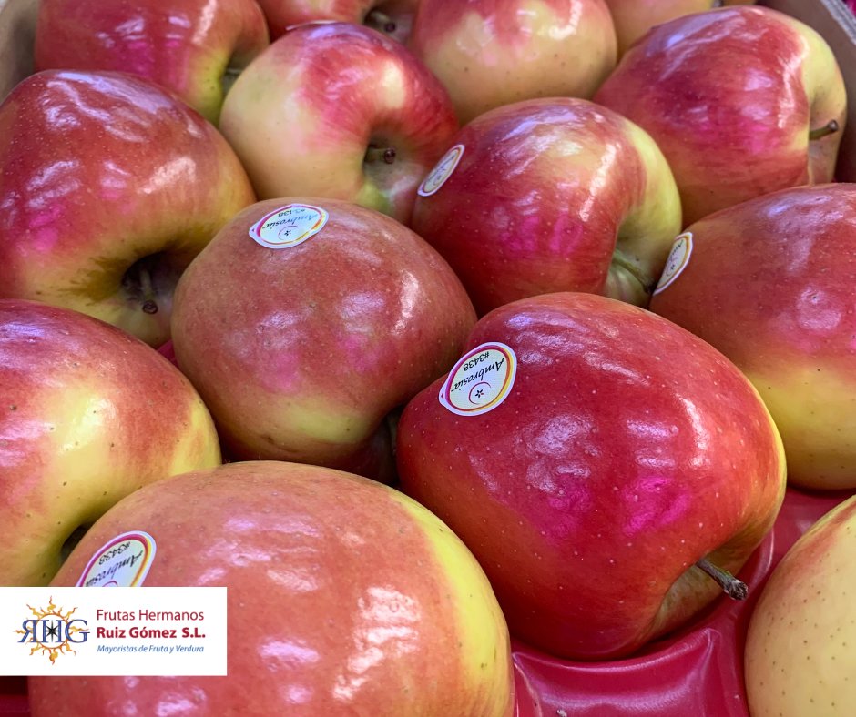 herruizgomez's tweet photo. 🍎Ambrosia™ es una manzana excepcional, rica en polifenoles, flavonoides, fibras y elementos ideales para una dieta rica y equilibrada.
#herruizgome #LaFrutaQueMejorSeCome #comesano #5aldia #somosloquecomemos #frutadetemporada #fruteriasdemadrid #fruteros #manzana #ambroria https://t.co/wJgihKb6dq