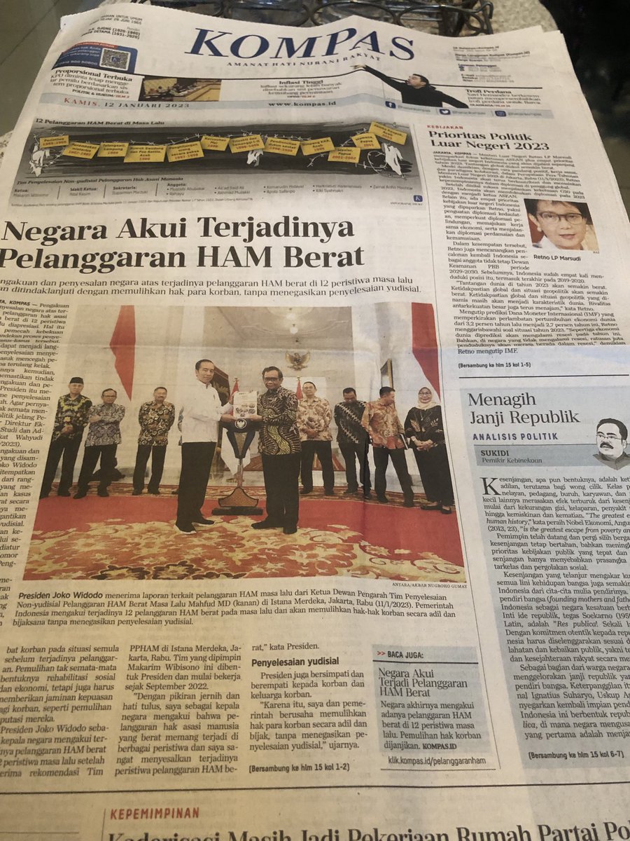 bdm2502's tweet photo. Berita utama ⁦@hariankompas⁩ soal political right sebelah kanan soal economic social right. Hak asasi perlu jadi arus utama dalam setiap kebijakan. #dailywithkompas https://t.co/eIqfU8amzv