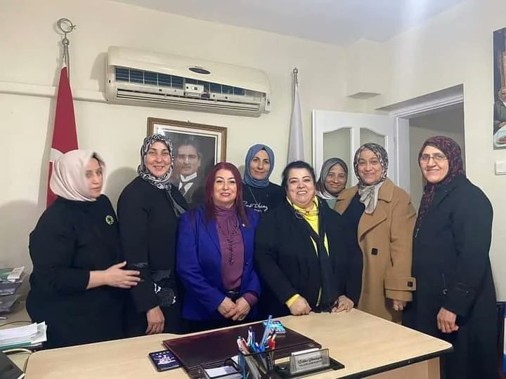 AKEfelerKadin's tweet photo. AK Parti Efeler İlçe Başkanımız Sn Hüsnü Elbir,Efeler İlçe Kadın Kolları Başkanımız Sn Hümeyra Ege ve yönetimimiz ile birlikte;Türkiye Sakatlar Derneği'ni ziyaret edip Başkanımız Sn Zeliha Gündoğdu ve yönetim kurulu üyeleriyle hoş sohbette bulunduk. https://t.co/SlpQaKjozR