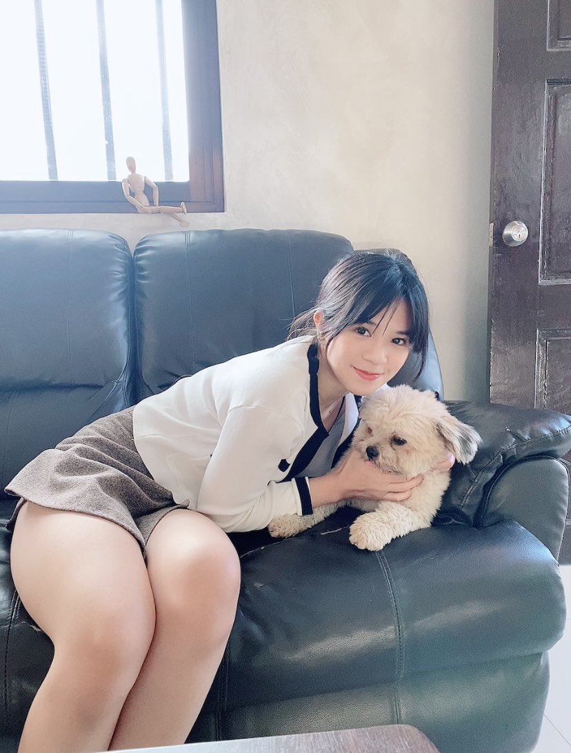 mimi_inactive's tweet photo. Coffee break at kaptan with their resident cutie https://t.co/22EloZa0JO