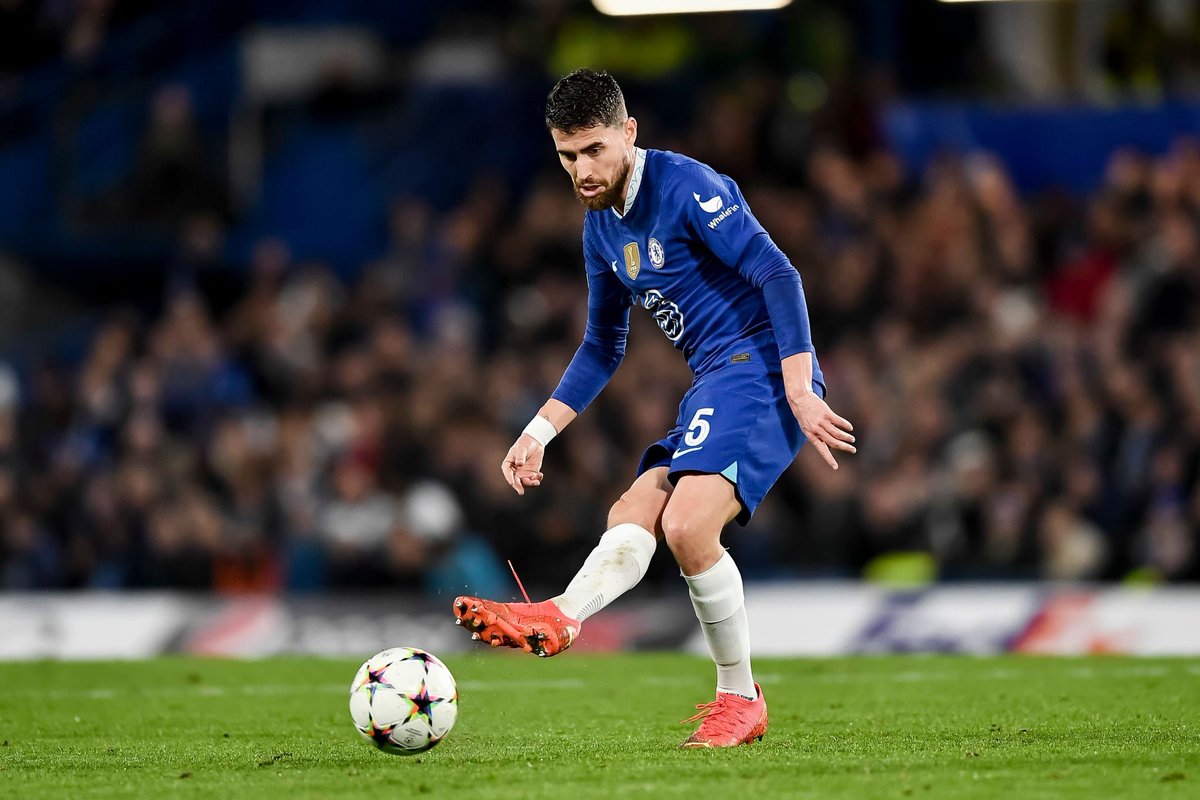 KabarChelIndo's tweet photo. N'Golo Kante kemungkinan besar akan bertahan. The Blues pun kini terlihat lebih memprioritaskan untuk memperpanjang kontrak gelandang asal Prancis tersebut beserta Mason Mount. 

📄 Telegraph

#KTBFFH #CFC #Chelsea https://t.co/tQVVylwyE9
