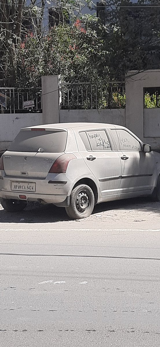 sabarish_soft's tweet photo. @BlrCityPolice @jointcptraffic  there is a vehicle left unattended in front of SNN Raj Serenity appartment for some time, please help clearing https://t.co/bgSo9agHKG
