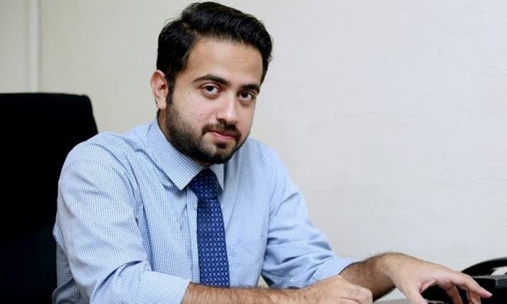 HamzaAzhrSalam's tweet photo. PTI resonates with the youth and PDM doesn't because PTI actively appoints relatable youngsters like @HniaziISF, @arslankhalid_m, @MashwaniAzhar & @sahialiafzal in leadership roles whilst PDM is stuck in an "elderly" time loop which invests in the past, rather than the future. https://t.co/DJhQQ6lVTD