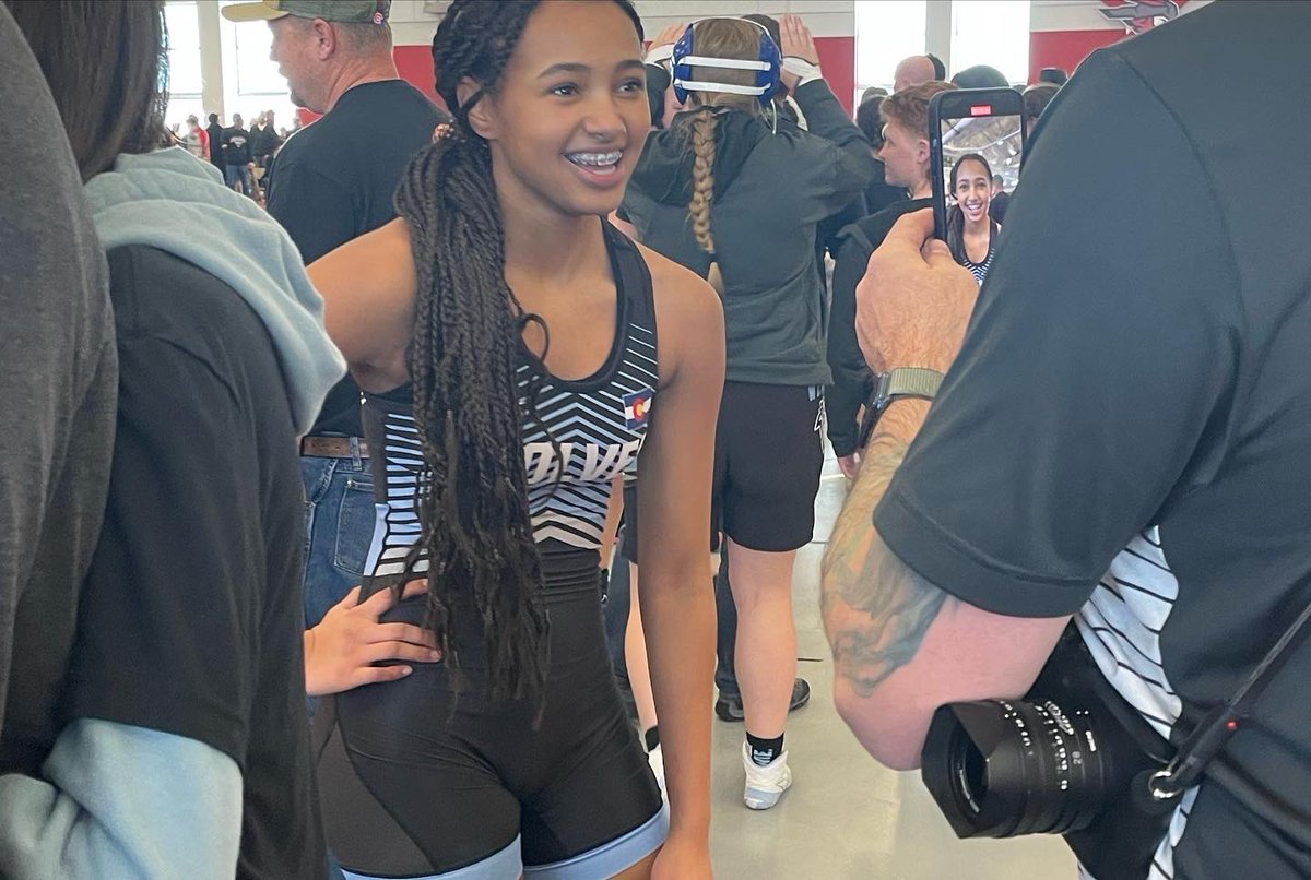KMStallworth's tweet photo. When your daughter joins girls wrestling for the 1st time mid-season, made Varsity, & you never could've imagined her wrestling... LOL Great job Samira! 🥰🤷🏼♀️🏆😍😁
#GirlsWrestling #Varsity #VRHS #VistaRidge #WeR_VR #ProudMama #WrestleLikeAGirl #RiseUp #Grind #NeverGiveUp 💕Kiki https://t.co/Ov6GqGQpmd