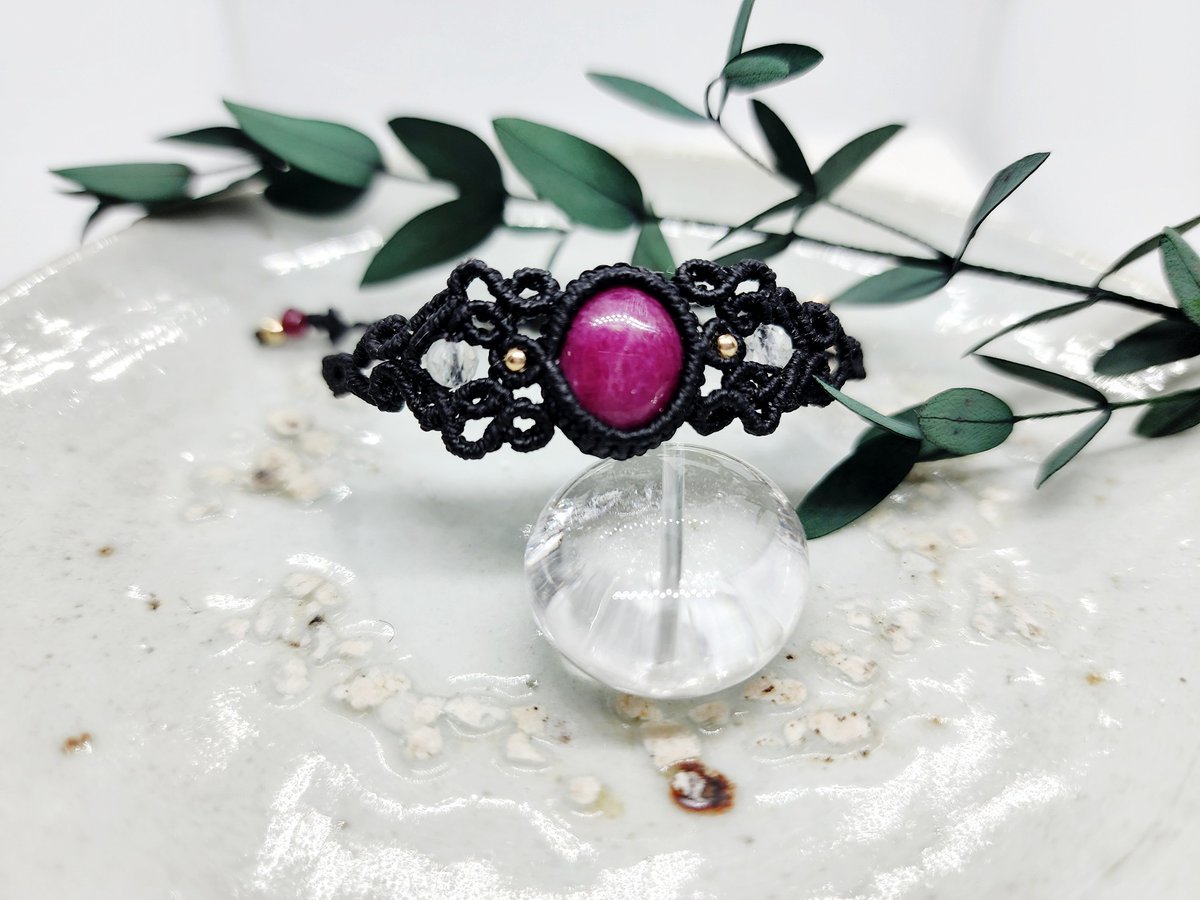 macrame_thej's tweet photo. 천연루비의 아름다움
#루비팔찌  #매듭팔찌  #더제이
#마크라메더제이  #macramebracelet https://t.co/cWKynjPvRb