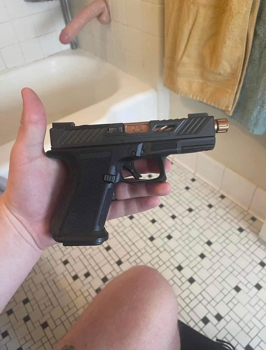 That’s a nice handgun 🤦‍♂️