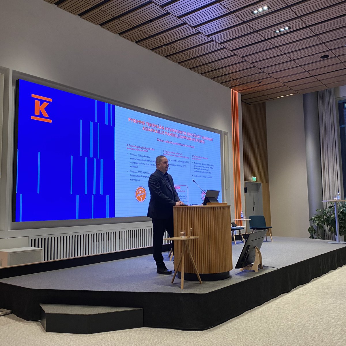 K-ryhmä (@kryhma) on Twitter photo ”Tavoitteemme on tehdä hyvinvointia edistävät ruokavalinnat mahdollisimman helpoiksi asiakkaille.” <a href="/JaskeTimo/">Timo Jäske</a> Julkistimme juuri K:n uudet terveellisyystavoitteet sidosryhmätilaisuudessa K-Kampuksella. ”Tavoitteemme on tehdä hyvinvointia edistävät ruokavalinnat mahdollisimman helpoiksi asiakkaille.” <a href="/JaskeTimo/">Timo Jäske</a> Julkistimme juuri K:n uudet terveellisyystavoitteet sidosryhmätilaisuudessa K-Kampuksella.