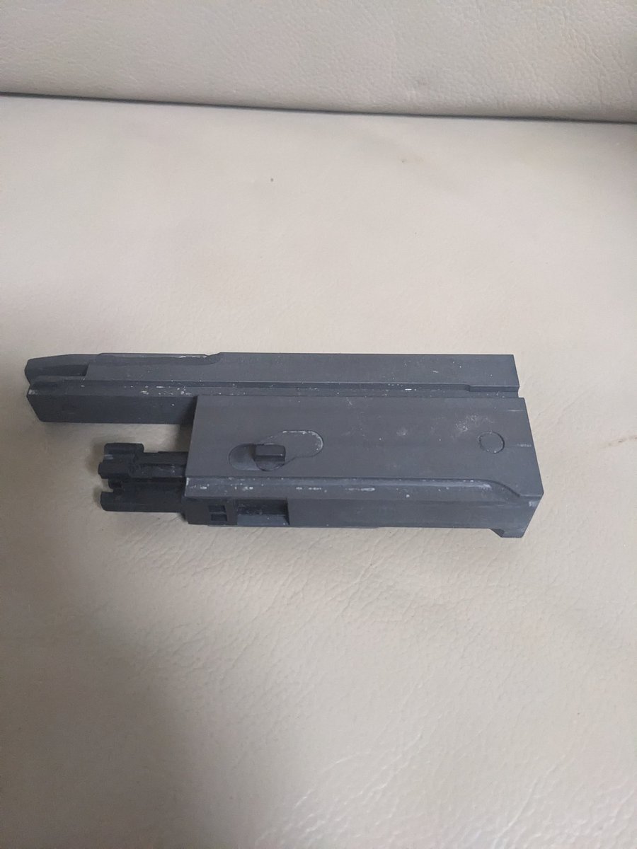 T43375812's tweet photo. VFC G36スチールボルトキャリア
送料込4,000円

【※注意※必ず最後まで読んでください】
個人加工品です。
もともとはV1用です。
V2で使用するためにV2用ローディングノズルを着けています。
(V2ローディングノズルが作動するようボルトキャリア内部を研磨しています)
↓続く
#ミリタリー物販 https://t.co/8Ami9uygEW