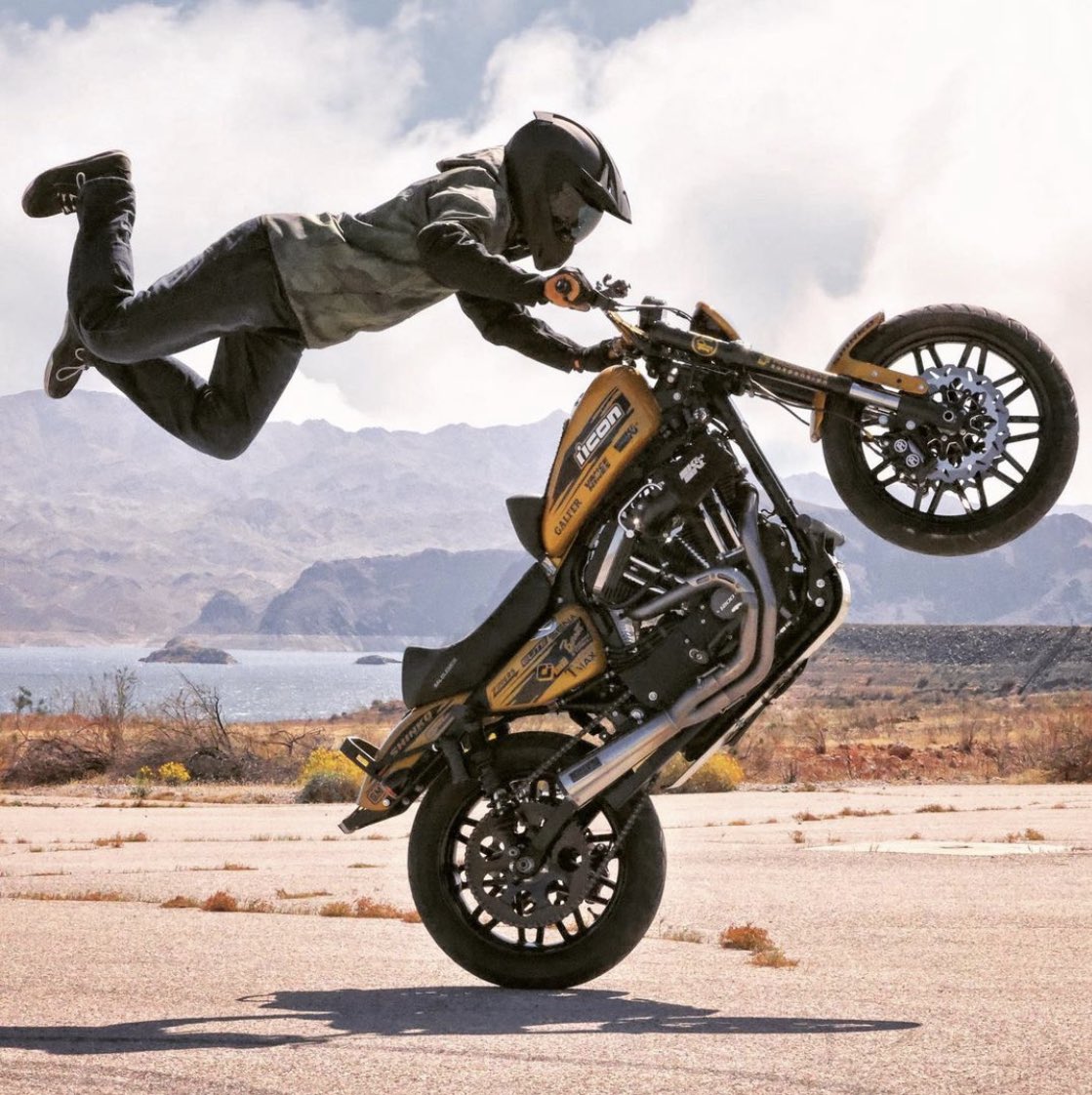 AFGMOTO's tweet photo. バイクに乗るとハッピーになれるというのは本当です!
https://t.co/DqLLNq2yWf #robcarpenter
#iconmotosports #afgmotosports #icon #iconライフスタイル #バイク https://t.co/e0Hp7otuY8