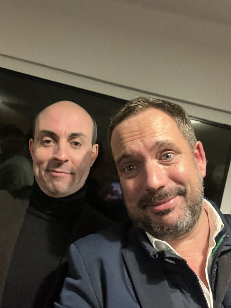 C’était un plaisir de faire découvrir à <a href="/Bunand_S/">Bunand S</a> le job de PDG des <a href="/senioriales/">Senioriales</a> pendant une journée 😊
Malgré une journée qui a commencé à 9h et qui s’est achevée à 1h il a tenu le coup et a pu apprécié la diversité des sujets et la polyvalence de ma fonction 👏👍