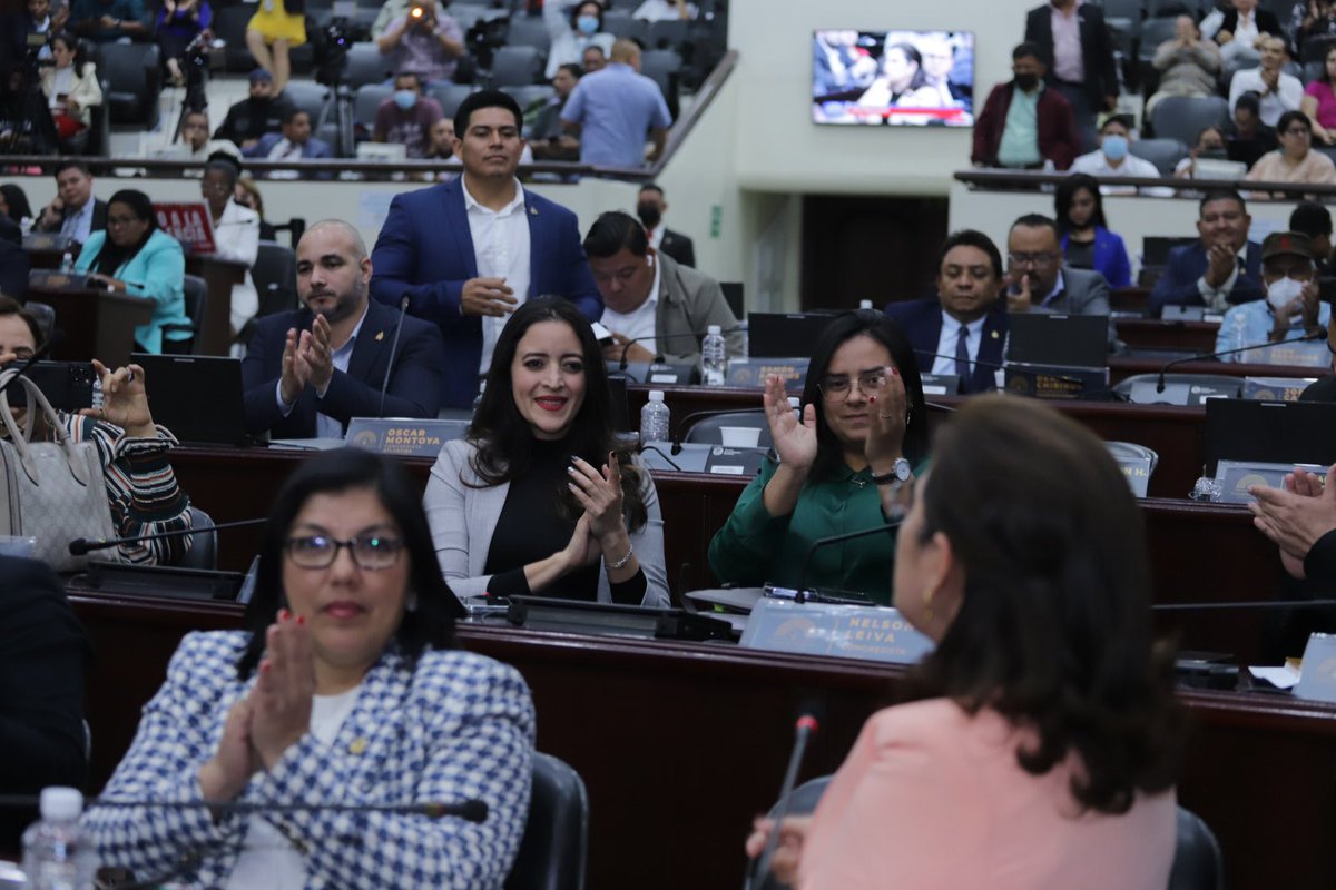 pichuzelaya's tweet photo. Aprobado presupuesto general 2023 @XiomaraCastroZ. 

📚Educación
+ 6mil millones

💊 Salud
+ 4mil millones

Sin partida confidencial, sin secretos.

La refundación de la Patria está en marcha @PartidoLibre @SEFINHN @riximga. https://t.co/xK1000LMUk