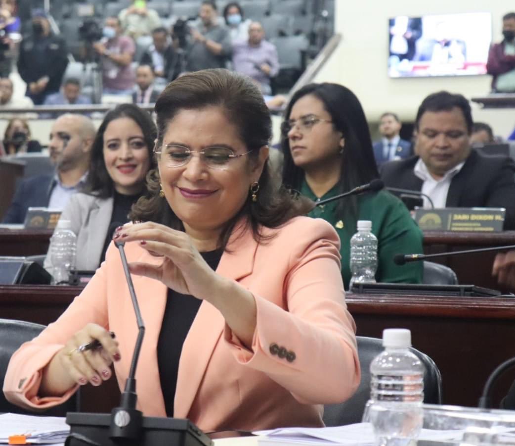 pichuzelaya's tweet photo. Aprobado presupuesto general 2023 @XiomaraCastroZ. 

📚Educación
+ 6mil millones

💊 Salud
+ 4mil millones

Sin partida confidencial, sin secretos.

La refundación de la Patria está en marcha @PartidoLibre @SEFINHN @riximga. https://t.co/xK1000LMUk
