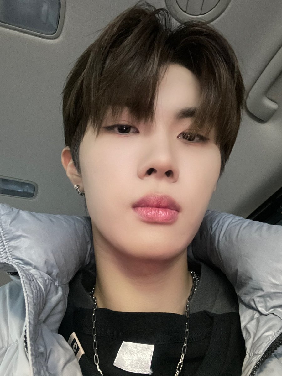 [📷][#JUHAN_RAID]

✌🏻 👽 ✌🏻
      🩻
      👣
 
#블리처스 #BLITZERS #주한 #JUHAN