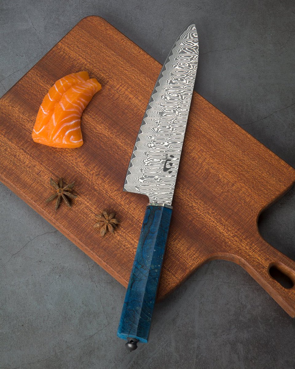 A blue handle with damascus blade is so cool!🥳

#xincutlery #kitchenknife #chefknives #chefknife #knives #kitchen #VG10 #Sharpness #knifepics #knifeinstagram #damascussteel #wood #wooden