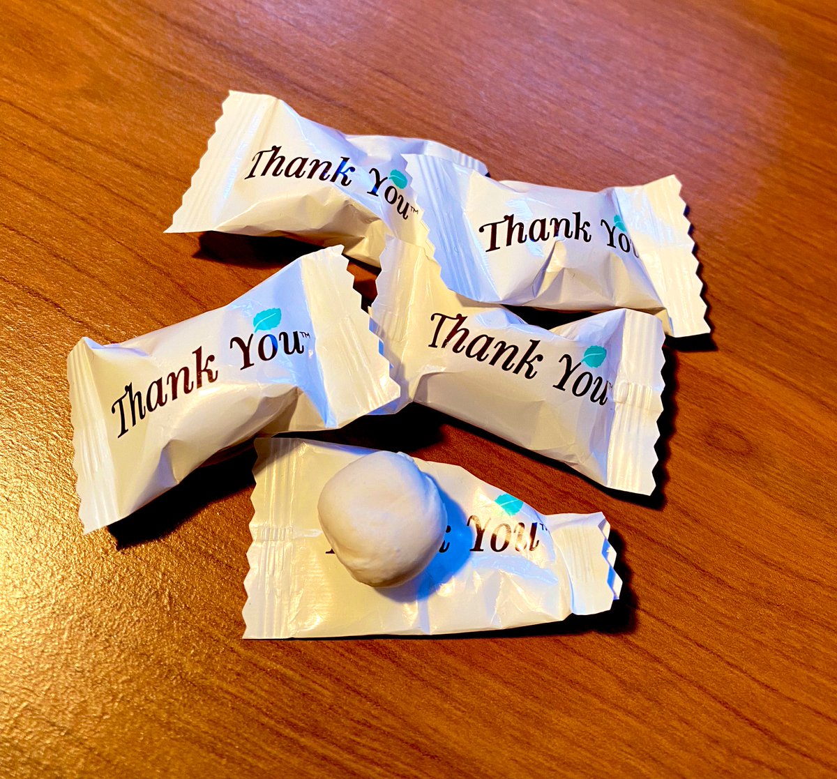 llatte7728's tweet photo. アメリカ🇺🇸から届いたお菓子、ミント味って書いてあって食べたけど、想像をはるかに超える味わいでした😳ミント感が半端なくこれはキャンディー🍬なのか⁉️噛むとサクッとそして粉々に…🫥
サ、サンキュー😘
#partysweets
#あと4つある🍬 https://t.co/27jPyYoX2U