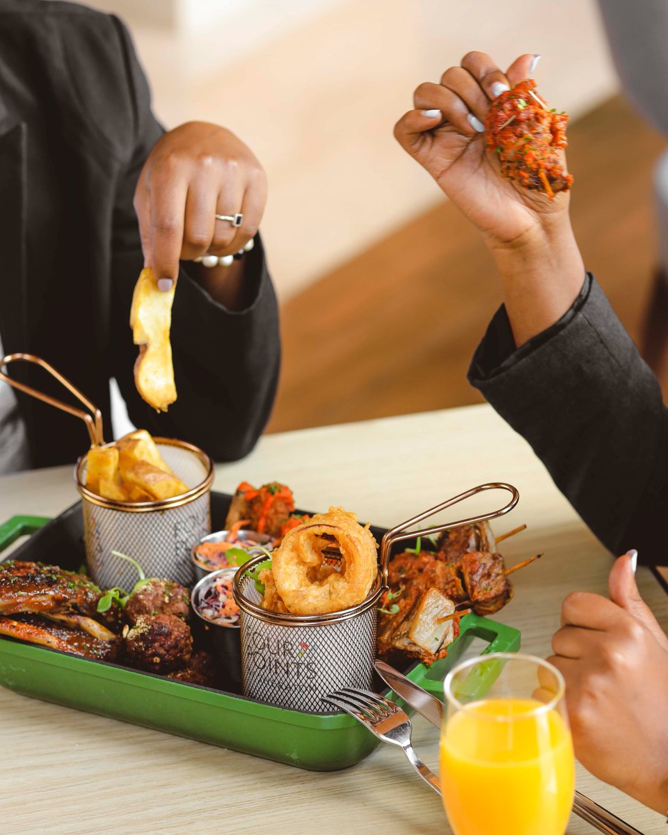 FourPointskgl's tweet image. Our famous &quot;4POINTS PLATTER&quot;.
Make sure to bring your besty to try it out!

&quot;Baby Back Pork Ribs, Hot Chicken wings, Beef brochette, Meatballs, Rustic Fries, Onion Rings, house slaw&quot;

#fourpoints #fourpointsbysheraton #rwanda
#visitrwanda🇷🇼 #FPsocial #fourpointskigali #RwOT