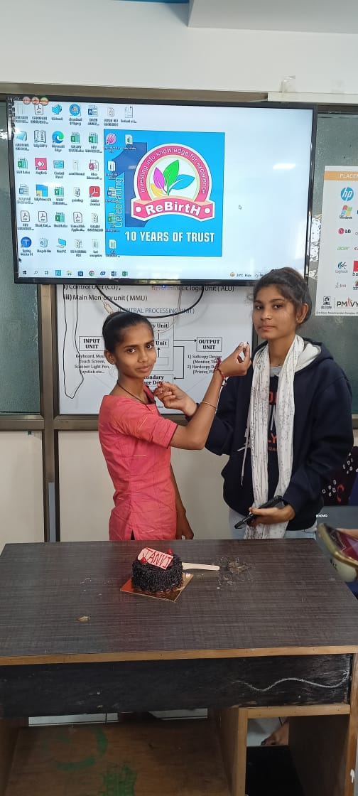 Rebirth_Edu's tweet photo. Rebirth Education and Research Foundation wishes a very happy birthday to Janvi. We wish you the best birthday And all the luck in your studies. 
#rerfindia #birthdaygirl #rojgarseva #visnagar #ReBirthday #rebierthwebonetix #birthday #birthdaycake #collage #aknisd https://t.co/5Lw8qOy7px