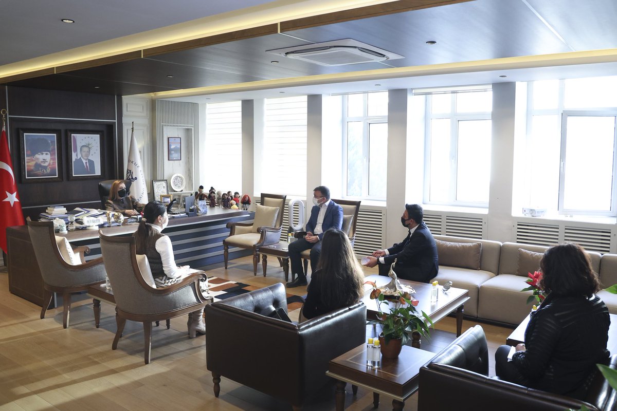 Rektörümüz <a href="/hotar_nukhet/">Prof. Dr. Nükhet Hotar</a> başkanlığında düzenlenen Üst Yönetim Toplantısında,  pedagojik formasyon eğitimine yönelik <a href="/YuksekogretimK/">Yükseköğretim Kurulu (YÖK)</a>'da düzenlenen toplantı ve bu alanda #universitemDEU bünyesindeki hazırlıklar değerlendirildi.