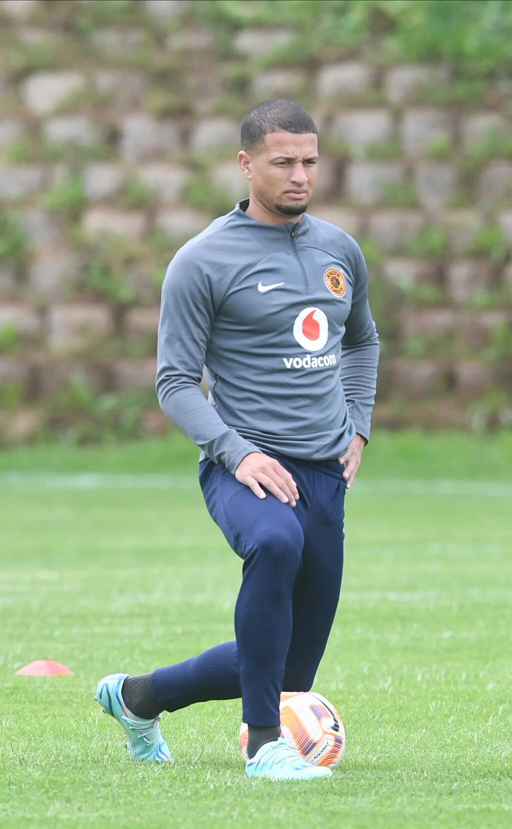 Soccer_Laduma's tweet photo. Kaizer Chiefs midfielder Yusuf Maart has taken young Samkelo Zwane under his wing following the departure of his midfield partner, Njabulo Blom... 🧐

Read more here! ➡️ https://t.co/a9rJ9WeHR5

#SLSiya https://t.co/3PG7o9cWlG