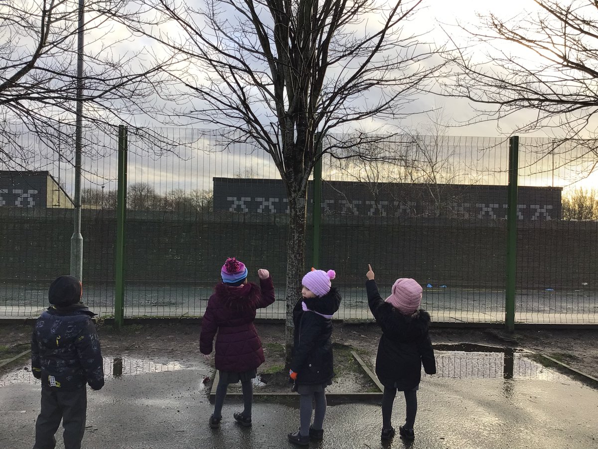 StMariesRecep's tweet photo. Winter walk βοΈπ₯Άπ¨π§£βΈπ§€#stmarieseyfs #stmariesscience https://t.co/d4vVhC4k4R