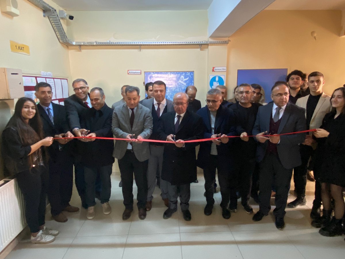 Ülkemizin dört bir yanından gelen desteklerle açılan Ali Rıza Alparslan Anadolu Lisesi kütüphanemizin açılışına ilçe müdürümüz Ahmet BİLEN ve okul müdürleri katıldı. Emeği geçen öğretmen,öğrenci ve hayırseverlere teşekkür ederiz.
<a href="/tcmeb/">Millî Eğitim Bakanlığı</a> <a href="/mardinilmem/">Mardin İl Millî Eğitim Müdürlüğü</a> <a href="/Murat69_Demir/">Murat Demir</a> @AhmetBilen0647