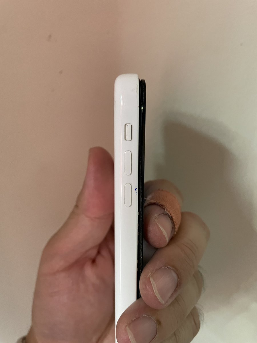 kim_chanthawat's tweet image. เก่าแก่มาก น้องหล่น หรือแบตดันเน้อ!!!
#รีวิวไอโฟน #iPhone5C
เอาไว้ใช้เปิดเพลงหน้าร้าน