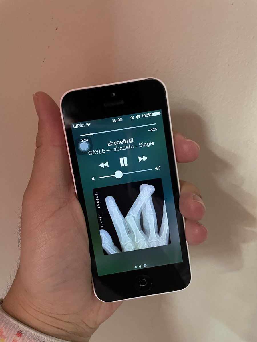 kim_chanthawat's tweet image. เก่าแก่มาก น้องหล่น หรือแบตดันเน้อ!!!
#รีวิวไอโฟน #iPhone5C
เอาไว้ใช้เปิดเพลงหน้าร้าน