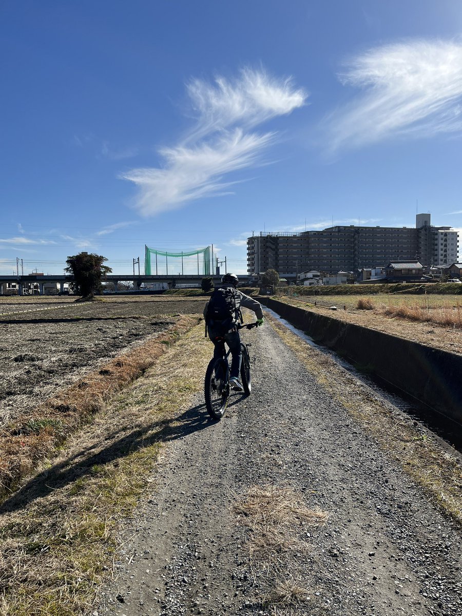 doterushi's tweet photo. 舗装のない道を行くのは楽しいですね🚵♂️
#どてるし
#スポーツ自転車店
#スポーツ自転車専門店
#琵琶湖湖西
#湖西線小野駅
#davos
#m605
#mtb https://t.co/hHs4YEfucK